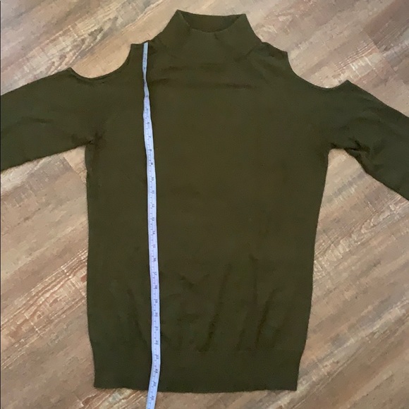 Cold shoulder mock neck sweater - Picture 6 of 6